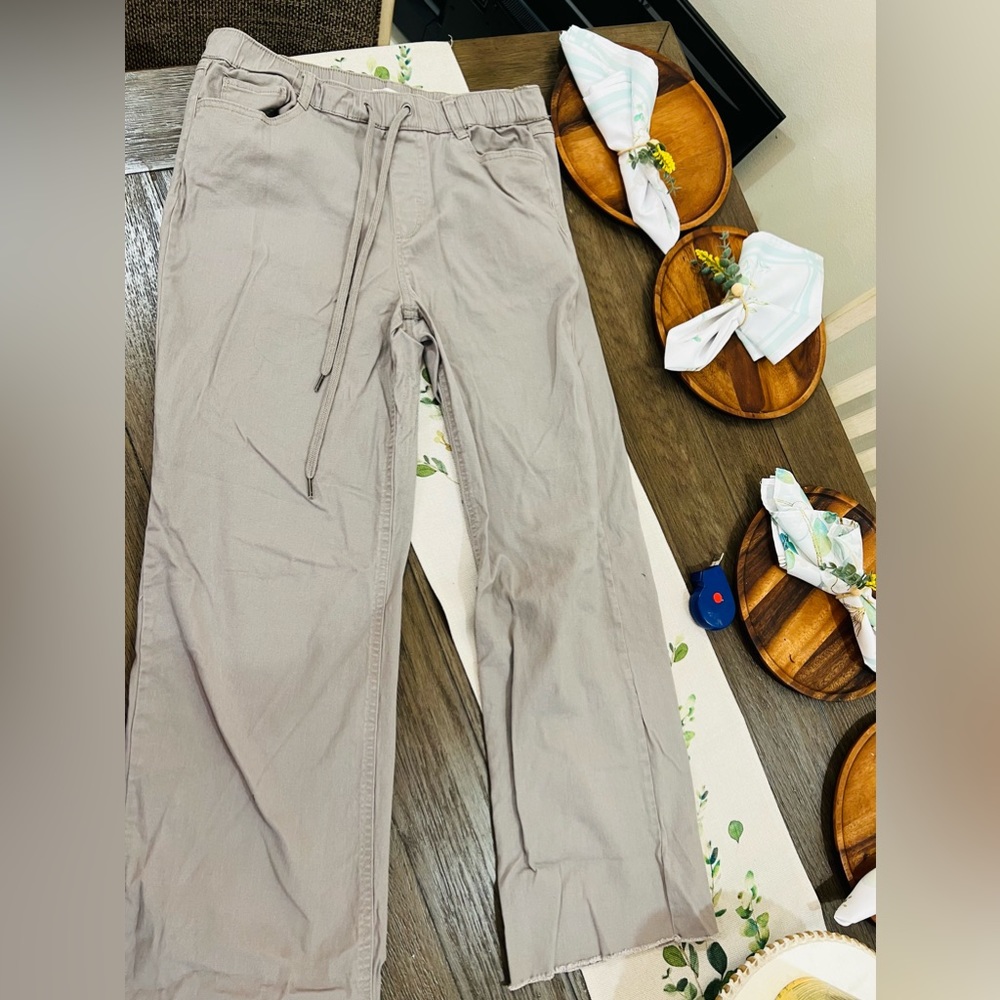 Sincerely Jules
Size M Casual pants